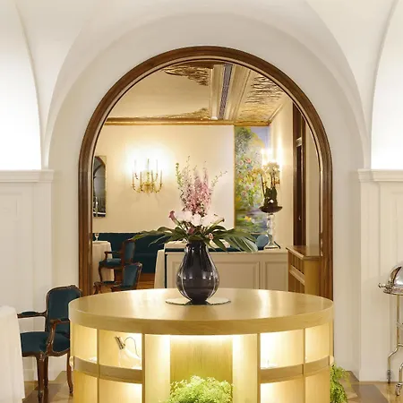 De La Gavina Gl - The Leading Of The World 5*