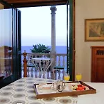 De La Gavina Gl - The Leading Of The World 5*